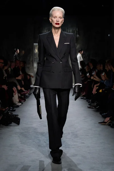 Look 11